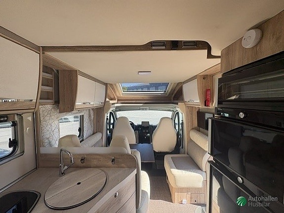 Eura Mobil PRS 730 EB / Alde / Låga långbäddar / Taksäng 11 of 17