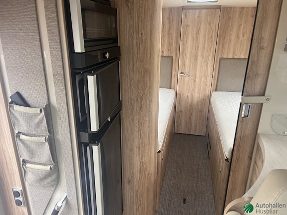 Eura Mobil PRS 730 EB / Alde / Låga långbäddar / Taksäng 14 of 17
