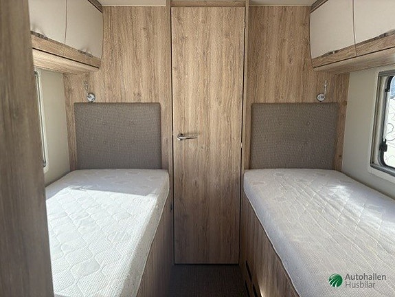 Eura Mobil PRS 730 EB / Alde / Låga långbäddar / Taksäng 8 of 17