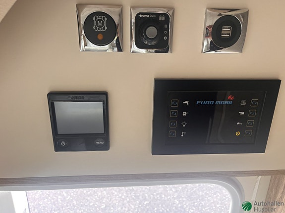 Eura Mobil PRS 730 EB / Alde / Låga långbäddar / Taksäng 15 of 17