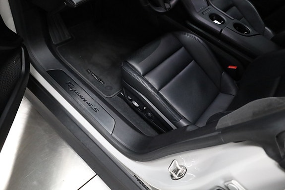 Porsche Taycan 4S 12 of 27