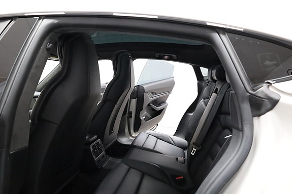 Porsche Taycan 4S 10 of 27