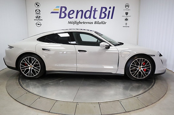 Porsche Taycan 4S 14 of 27