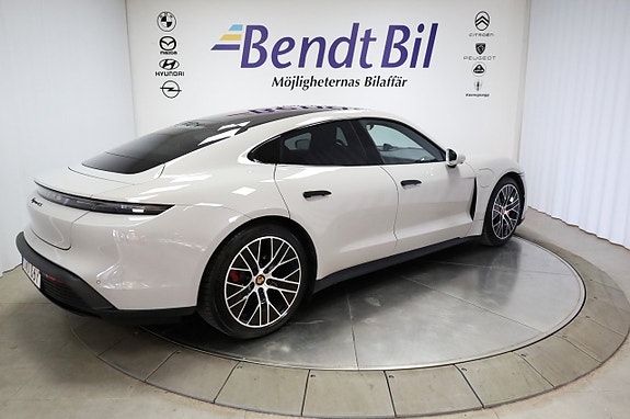 Porsche Taycan 4S 13 of 27
