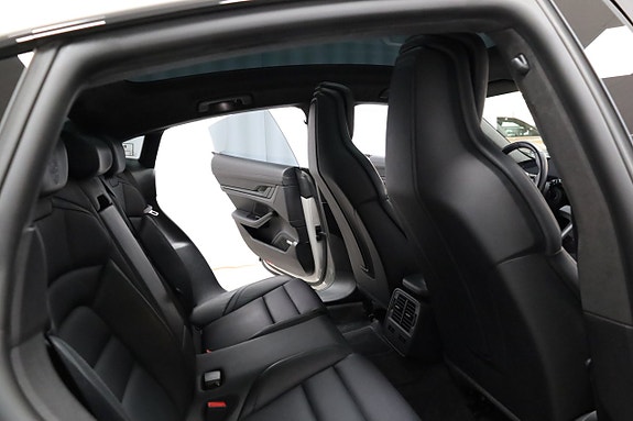 Porsche Taycan 4S 15 of 27