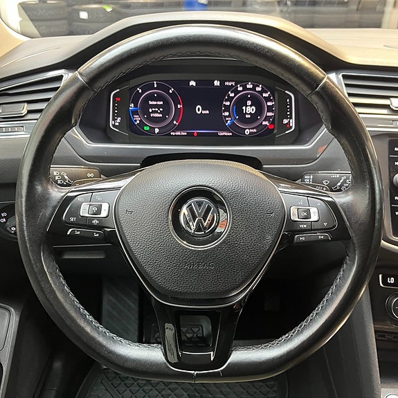Volkswagen Tiguan Allspace 11 of 13