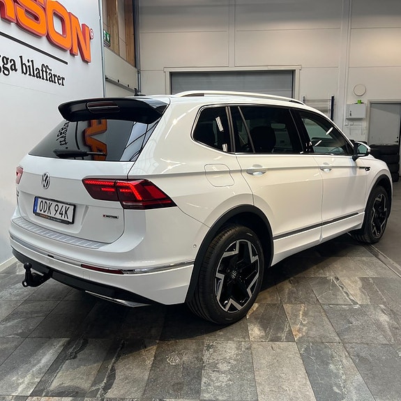 Volkswagen Tiguan Allspace 3 of 5
