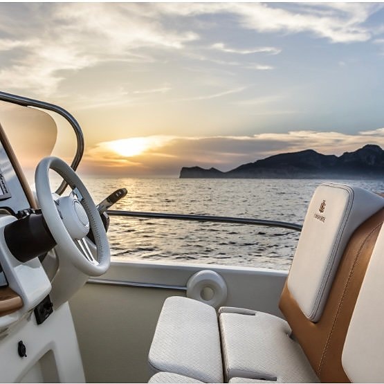 Invictus CX240 Lyxig Daycruiser 5 of 10