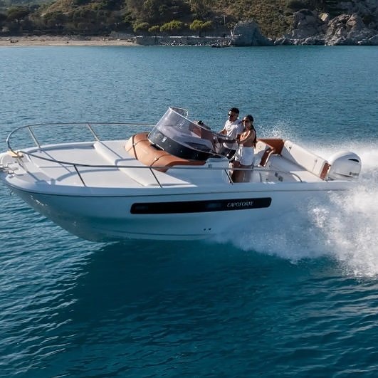 Invictus CX240 Lyxig Daycruiser