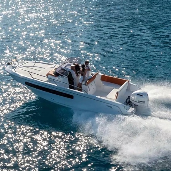 Invictus CX240 Lyxig Daycruiser 4 of 10