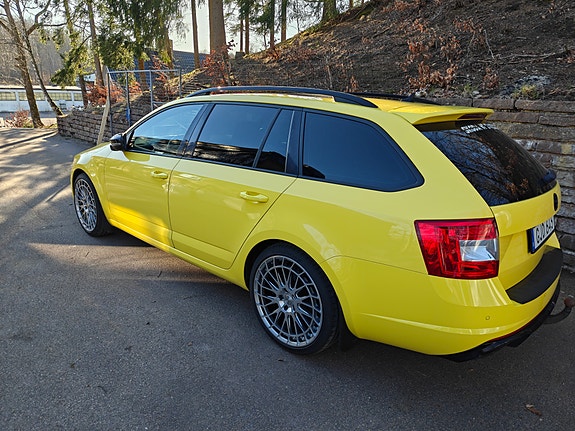 Skoda Octavia 2 of 5