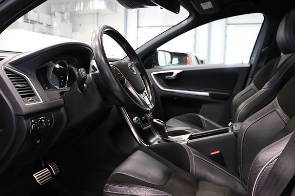 Volvo XC60 10 of 28
