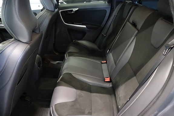 Volvo XC60 12 of 28