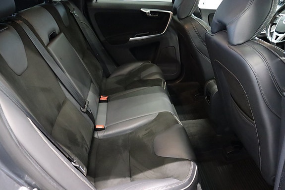 Volvo XC60 13 of 28