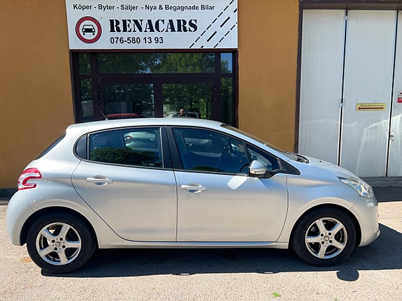 Peugeot 208 3 of 4