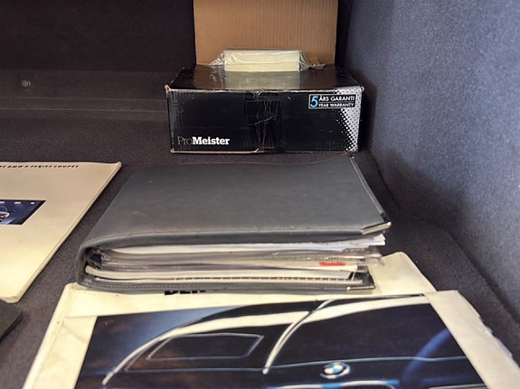 BMW 850i 14 of 15