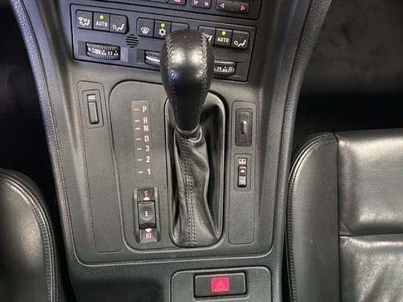 BMW 850i 9 of 15