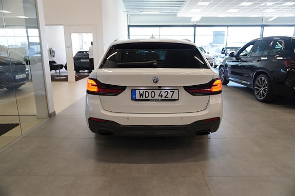 BMW 520d 3 of 5