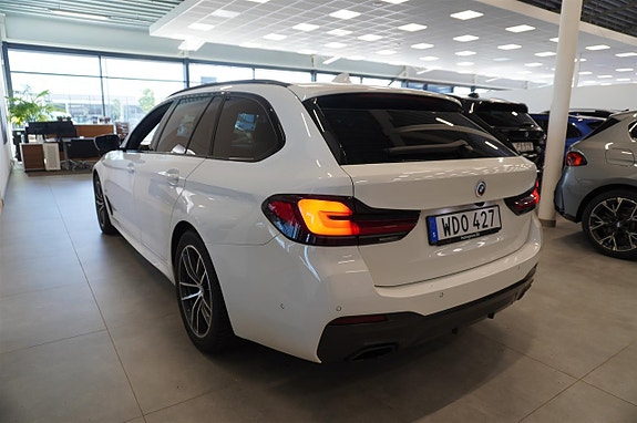BMW 520d 2 of 5