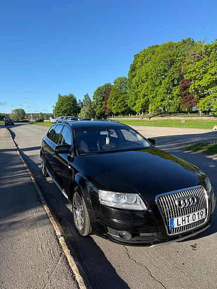 Audi A6 allroad 2 of 5