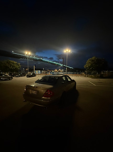 Mercedes-Benz E320 3 of 5