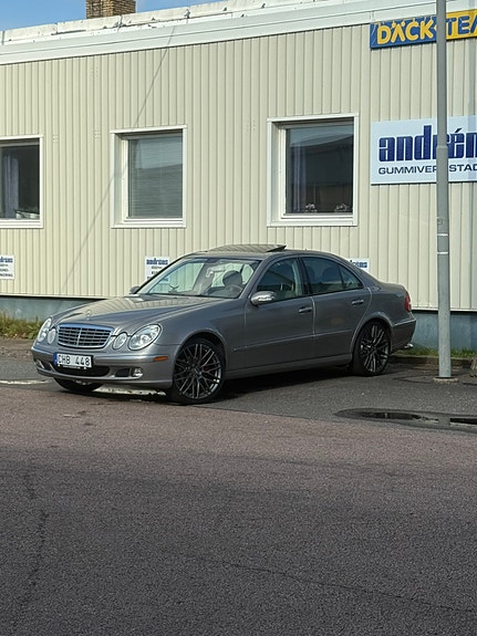 Mercedes-Benz E320 2 of 5