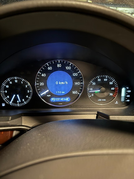 Mercedes-Benz E320 5 of 5