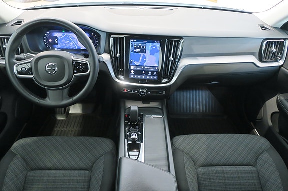 Volvo V60 Cross Country 6 of 17