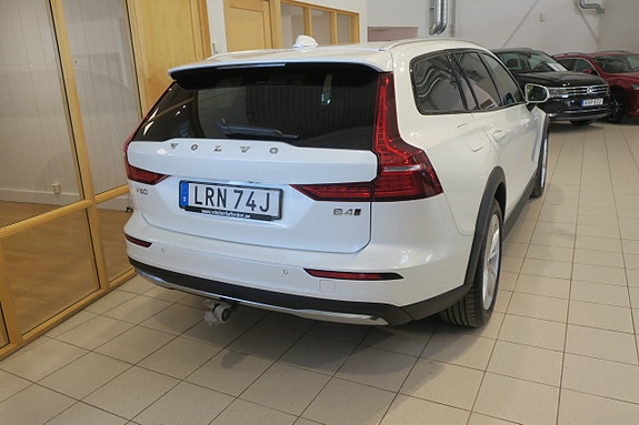 Volvo V60 Cross Country 4 of 5