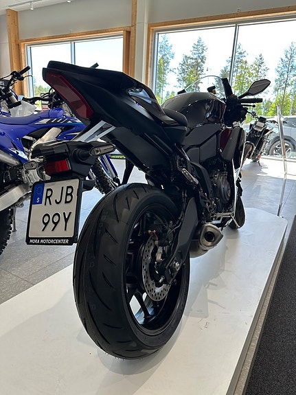Yamaha R7 2 of 4