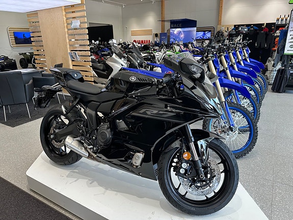 Yamaha R7