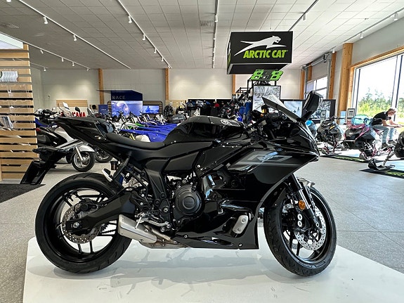 Yamaha R7 3 of 4