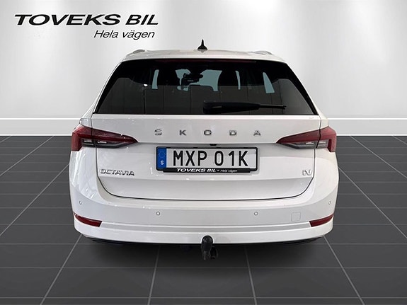 Skoda Octavia 2 of 5