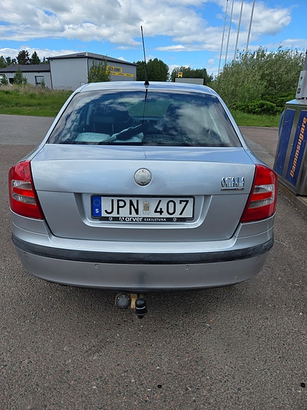 Skoda Octavia 2 of 5