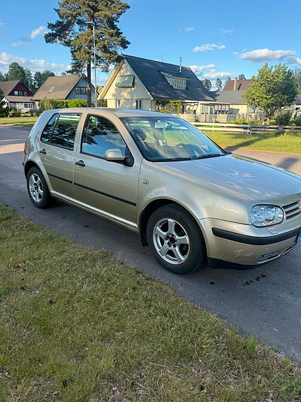 Volkswagen Golf IV 2 of 8