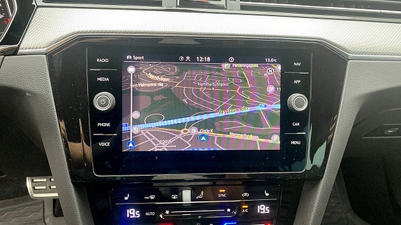 Volkswagen Passat 9 of 12