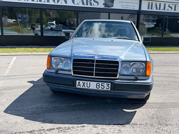Mercedes-Benz 230 CE 2 of 5