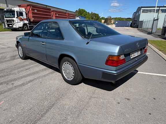 Mercedes-Benz 230 CE 7 of 16
