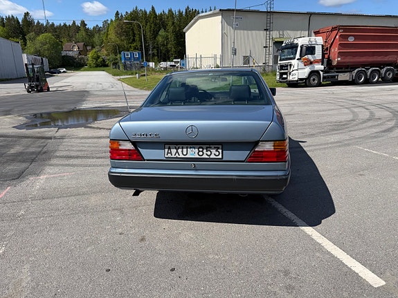 Mercedes-Benz 230 CE 6 of 16