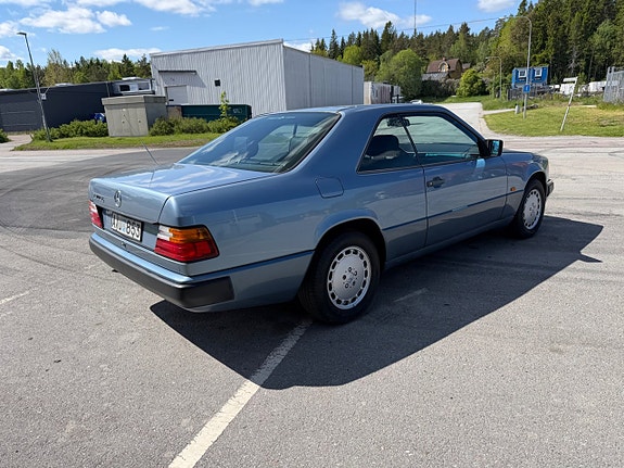 Mercedes-Benz 230 CE 5 of 5