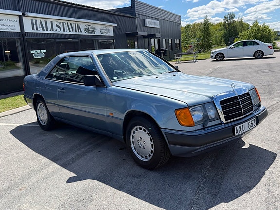 Mercedes-Benz 230 CE 3 of 5