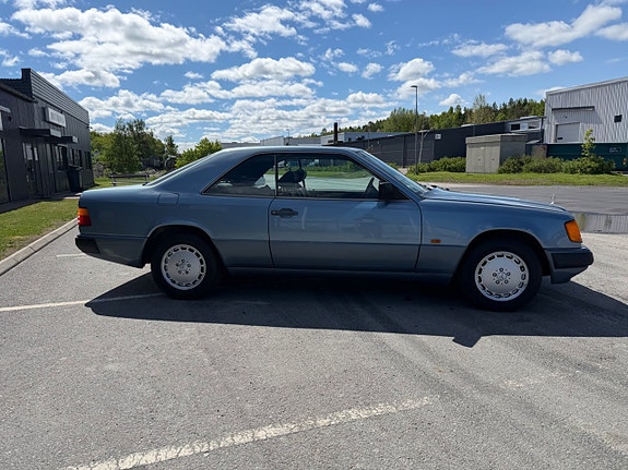 Mercedes-Benz 230 CE 4 of 5