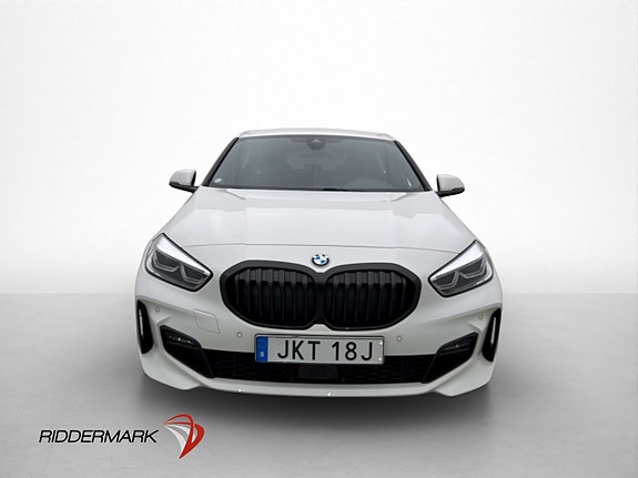 BMW 118i 2 of 5