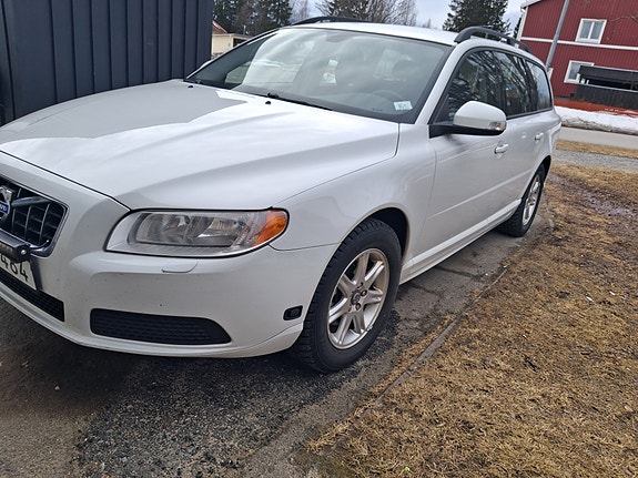 Volvo V70 4 of 5