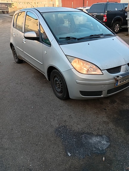 Mitsubishi Colt 7 of 7