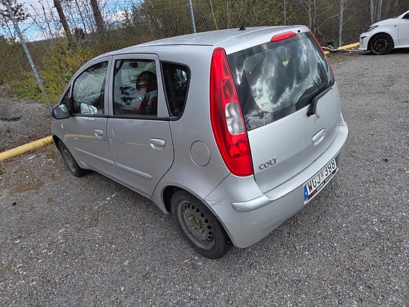 Mitsubishi Colt 2 of 7
