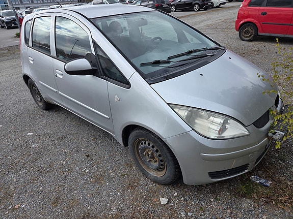 Mitsubishi Colt 3 of 7