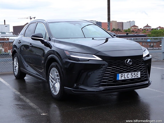 Lexus RX450h+ 2 of 5
