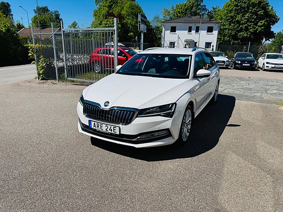 Skoda Superb 2 of 5