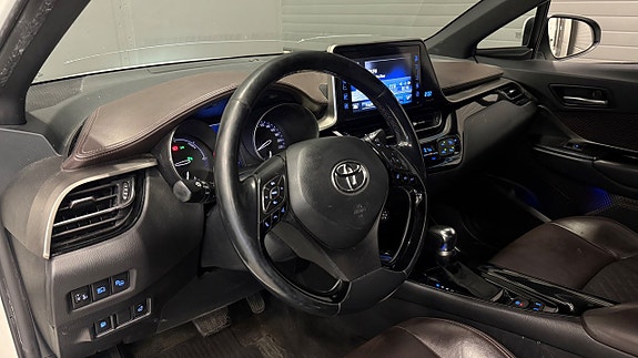 Toyota C-HR 14 of 30
